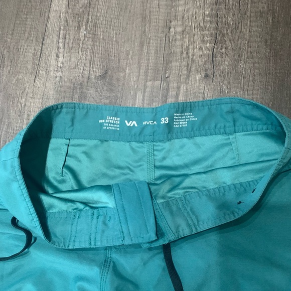 Men’s RVCA Boardshorts size 33. - Picture 3 of 3